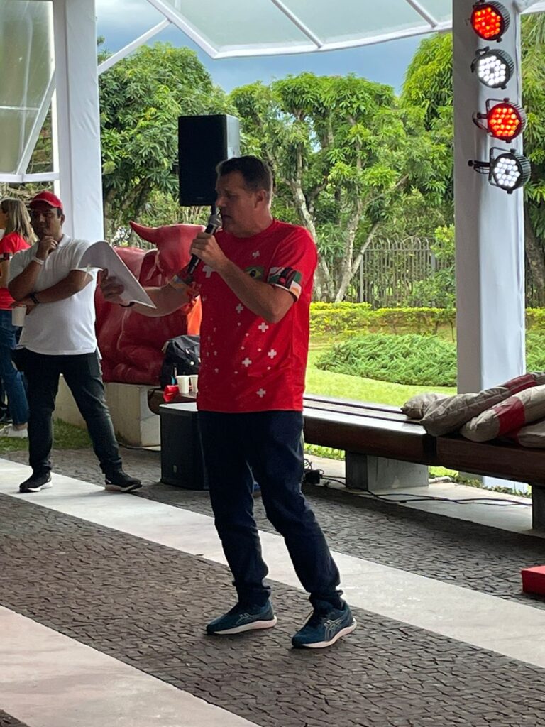 Partida entre Brasil e Suíça reúne torcedores na embaixada Internacional