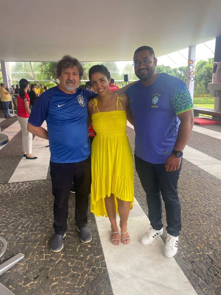 Partida entre Brasil e Suíça reúne torcedores na embaixada Internacional