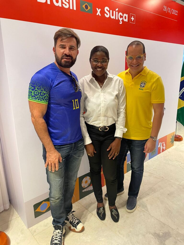 Partida entre Brasil e Suíça reúne torcedores na embaixada Internacional