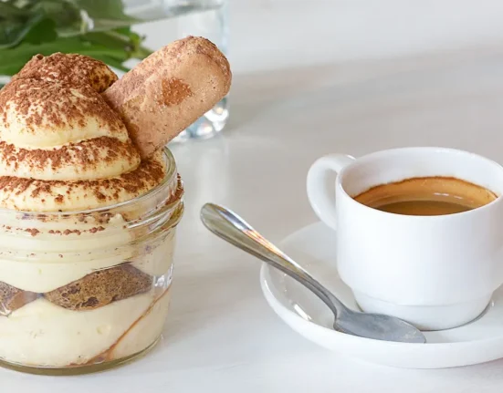 Para os dias quentes: aprenda a fazer o Espresso Tiramisù, o famoso gelato italiano Saúde
