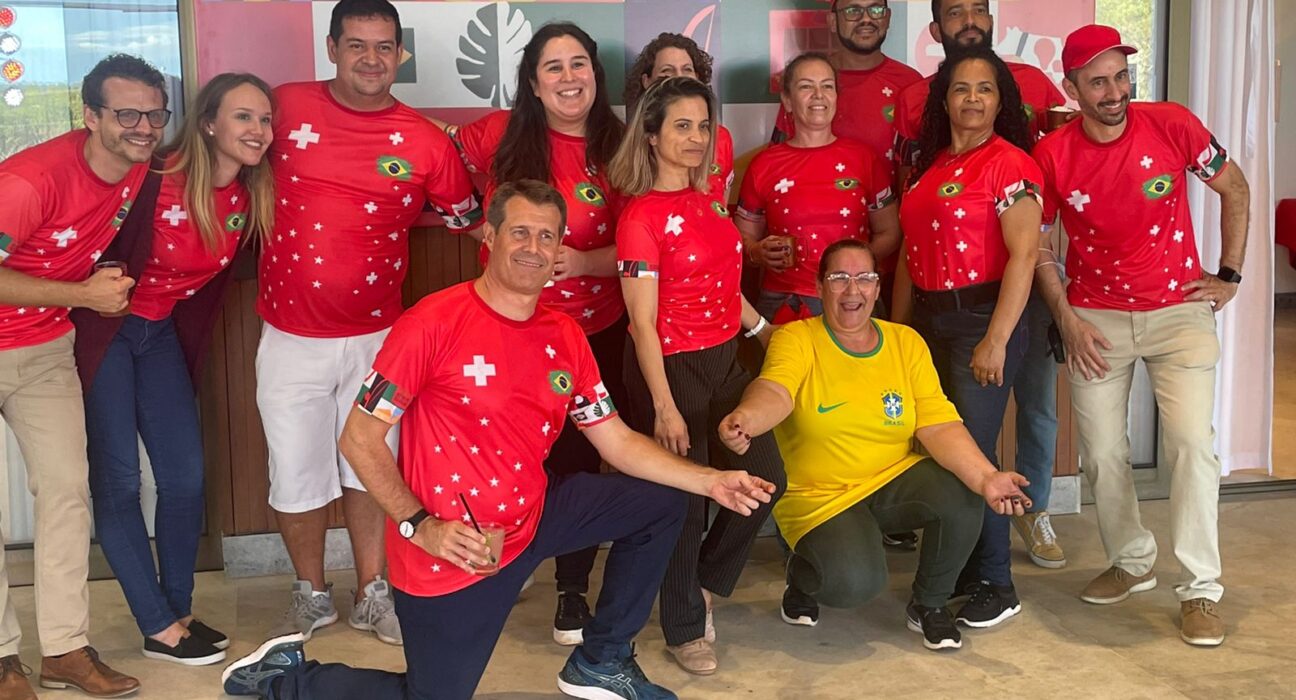Partida entre Brasil e Suíça reúne torcedores na embaixada Internacional