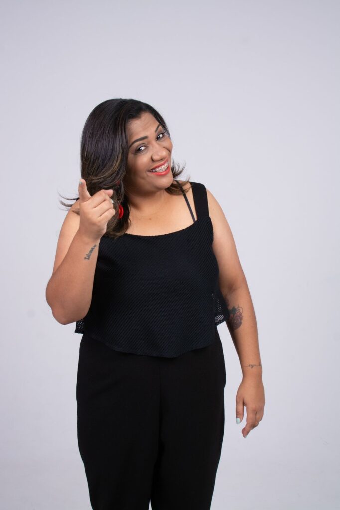 Sextou com Humor traz Festival de Stand Up Elas e Eles em novembro Teatro