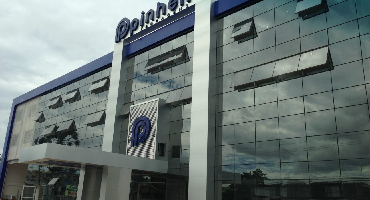 Pinheiro Ferragens recebe universitários para visita técnica Geral