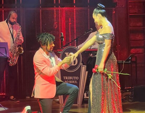 Pedido de casamento no Teatro Cesgranrio Colunismo Social