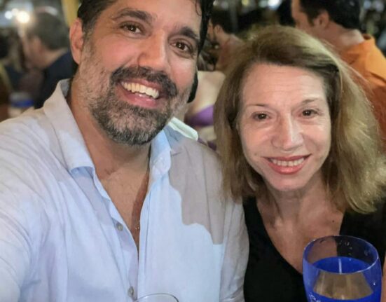 Comemoração de sucesso Colunismo Social