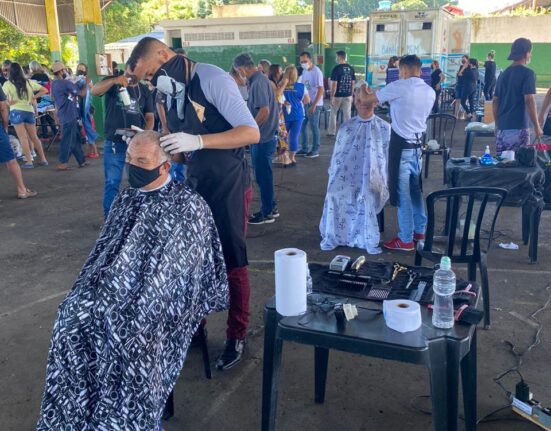 Beleza nas ruas: projeto social leva serviços de higiene, saúde e alimentação para pessoas em situação de rua Cidadania
