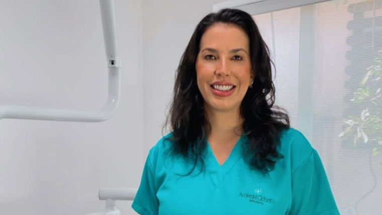 Dentista viraliza na imprensa com dicas de como tratar os dentes claudelopes