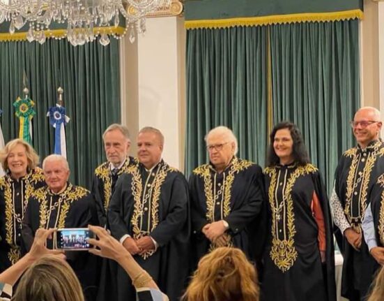 Posse na Academia Brasileira de Educação Colunismo Social