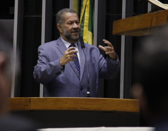 Homenagem a Brizola e a Darcy Colunismo Social