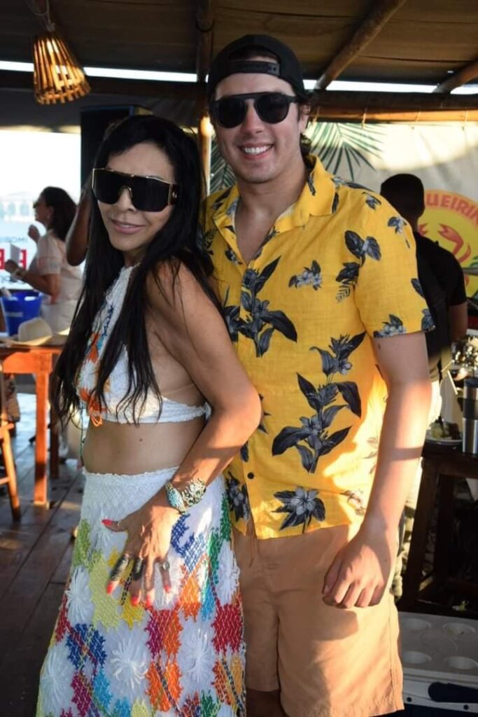 Ana Monteiro comemora aniversário com High Society de Maceió Colunismo Social