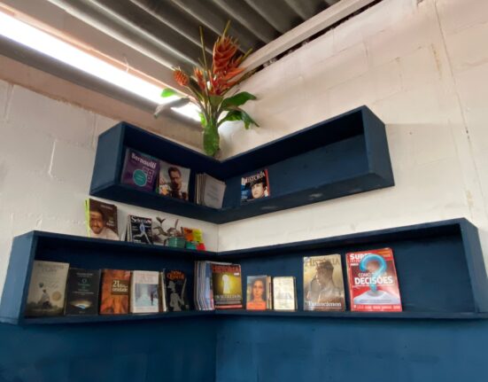 Colaboradores da construção civil ganham cantinho da leitura em canteiro de obras Gastronomia