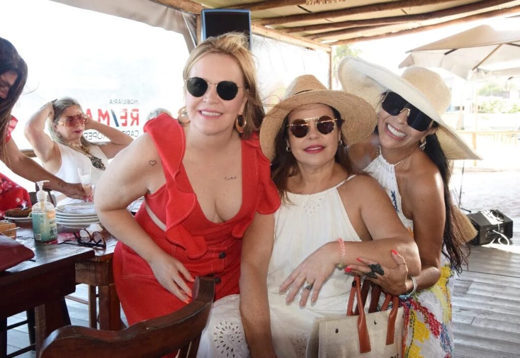 Ana Monteiro comemora aniversário com High Society de Maceió Colunismo Social