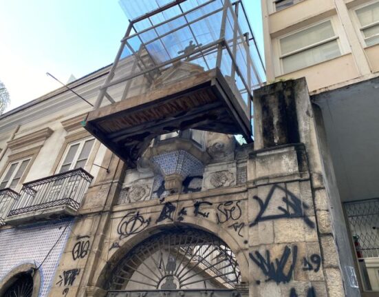 Descaso contra o Patrimônio Histórico Colunismo Social