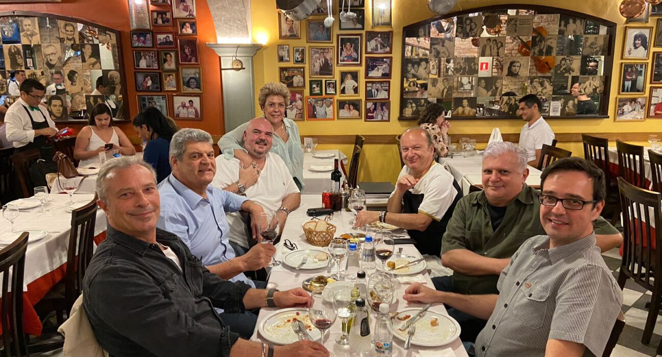 C...Que Sabe, 92 anos, recebe Anésio Fassina, maior colecionador do mundo dos Pratos da Boa lembrança! Gastronomia