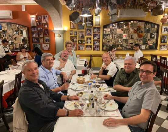 C...Que Sabe, 92 anos, recebe Anésio Fassina, maior colecionador do mundo dos Pratos da Boa lembrança! Gastronomia