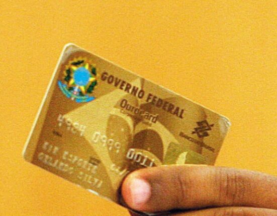 PDT pede investigação de Bolsonaro por desvio de dinheiro Colunismo Social