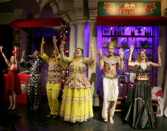 Musical de Carnaval Colunismo Social