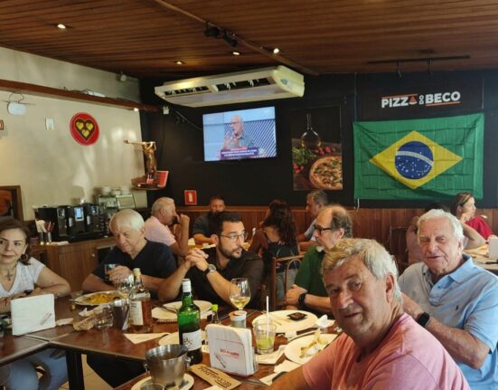 Pintassilgo lança camiseta de Carnaval Colunismo Social