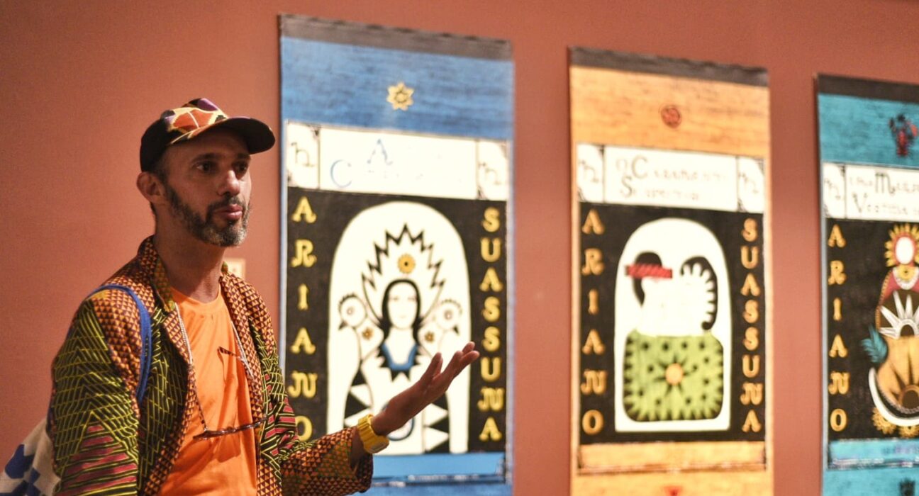 Visitas orientadas a galerias e museus de arte com Renato Acha Artes