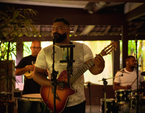 Samba, feijoada e cerveja agitam sábados de janeiro no Conjunto Nacional Política