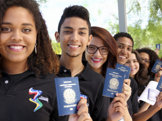50 jovens do ensino público chegam a Brasília antes do embarque para os EUA Geral