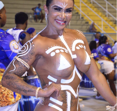 Musa faz homenagem na Sapucaí ao Olodum que completa 44 anos em 2023 Internacional