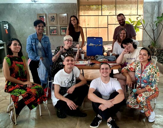 Exposição Coletivo deColagem reúne trabalhos de 14 colagistas do DF Gastronomia