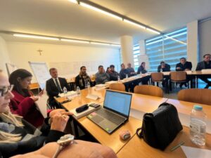 Em Portugal Colunismo Social