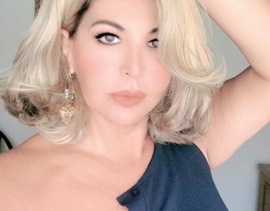 Em São Paulo, Roberta Close causa para gravação de Altas Horas ao lado de Alexandre Pires, Vera Fischer, Gabriela Prioli e Carla Diaz Cultura