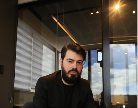 Empresário faz inauguração de sua mansão e recebe convidados Notícias