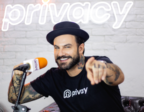 Ex-BBB: Wagner Santiago diz faturar mais na Privacy do que na época do reality Música