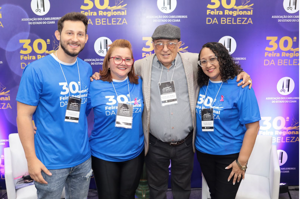 Tesoura de Ouro é entregue ao presidente da ACEC durante a 20ª edição do Hair Brasil 2023, em São Paulo Beleza