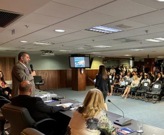 Carlos Lupi, no Dia Internacional da Mulher Colunismo Social