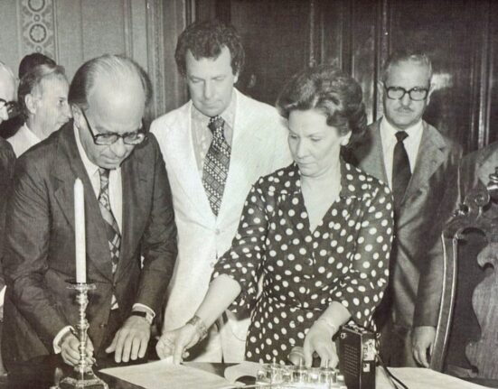 Homenagem à Educação Colunismo Social