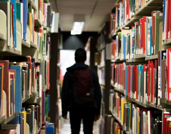 Em um ano com muitos feriados, jovens devem se organizar para estudar Notícias