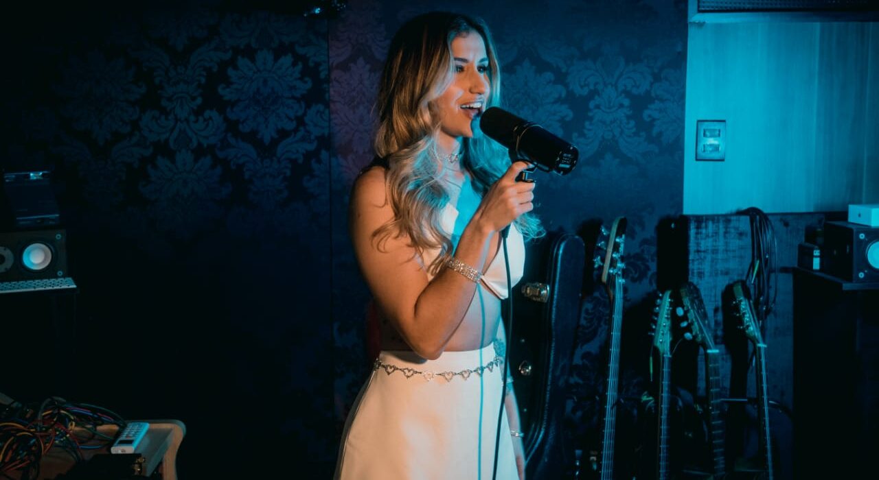 Larissa Amoreli grava clipe de “Não Apaixona Bebê”, em Goiânia Música