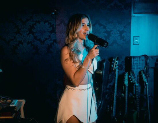 Larissa Amoreli grava clipe de “Não Apaixona Bebê”, em Goiânia Celebridades