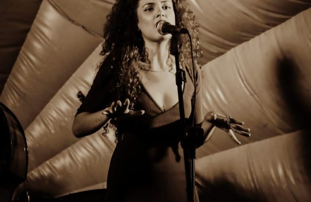 Samba, feijoada e cerveja gelada no Venâncio Shopping Gastronomia