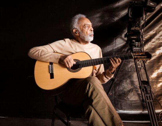 Gilberto Gil abre a edição de 2023 do T​I​M Music Noites Cariocas Saúde