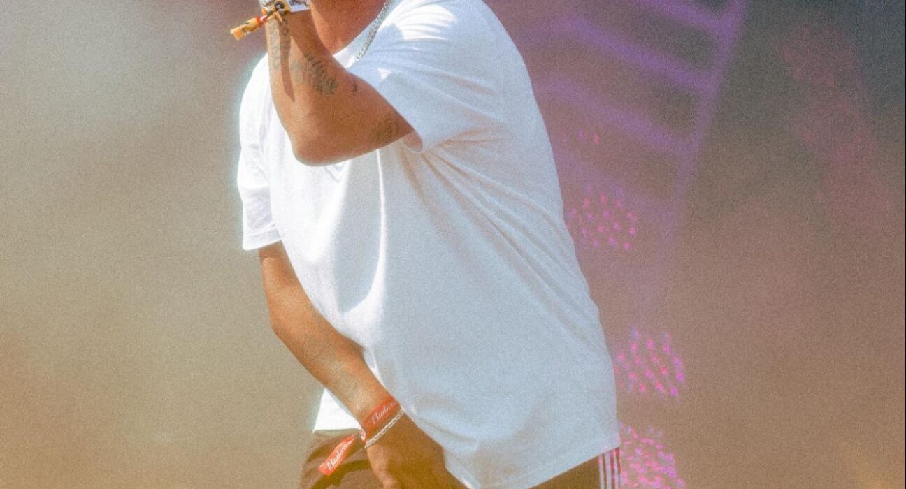 Rashid, enfim, sobe ao palco do Lollapalooza Brasil e sai do evento com um dos shows mais elogiados da edição Música