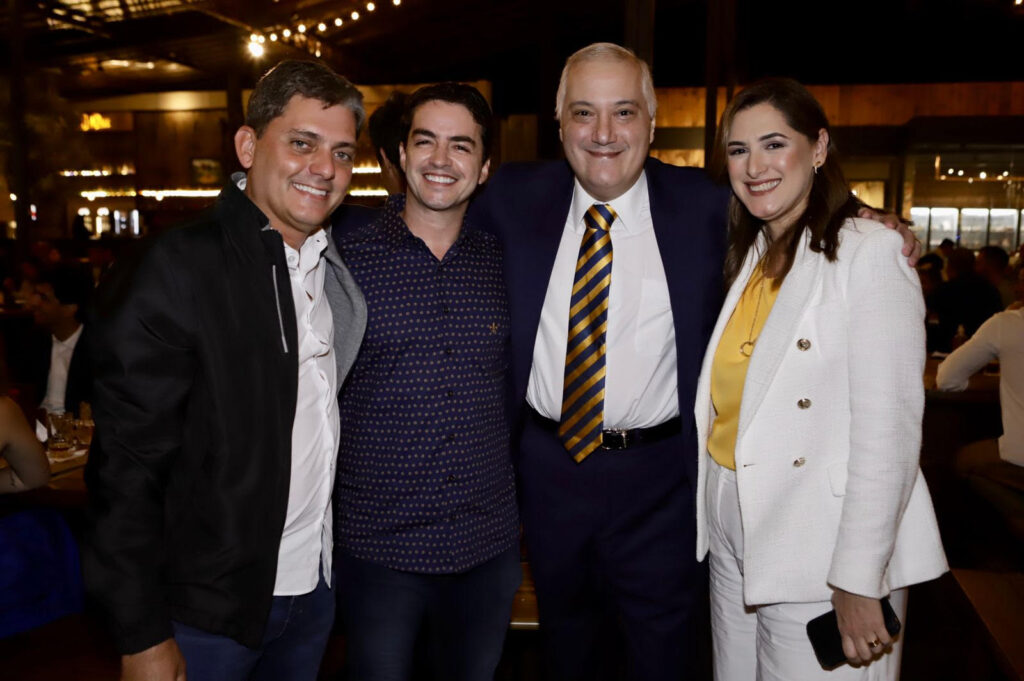 Cristiane Brito comemora 20 anos de advocacia ao lado da senadora Damares, parentes e amigos Colunismo Social