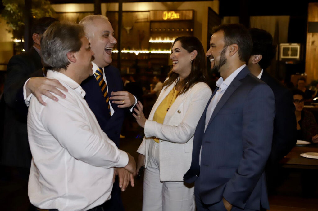 Cristiane Brito comemora 20 anos de advocacia ao lado da senadora Damares, parentes e amigos Colunismo Social