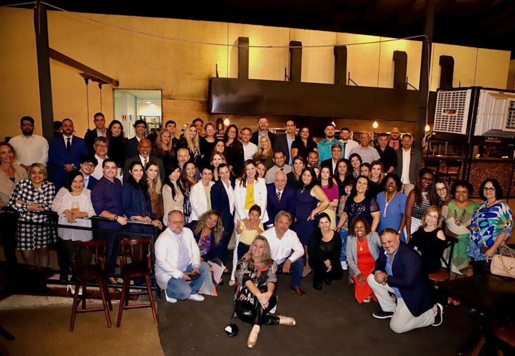 Cristiane Brito comemora 20 anos de advocacia ao lado da senadora Damares, parentes e amigos Colunismo Social