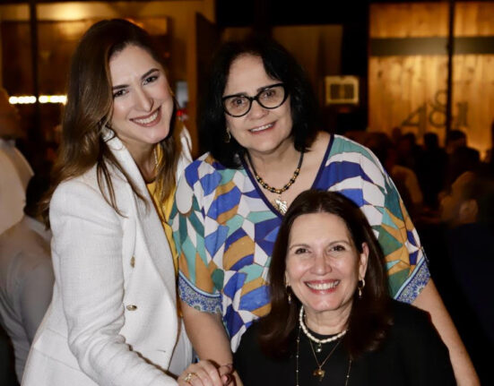 Cristiane Brito comemora 20 anos de advocacia ao lado da senadora Damares, parentes e amigos Eventos