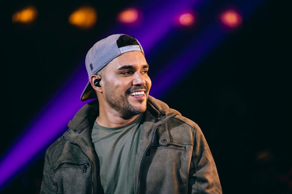 Viola Mix traz Elvis Elan para o palco da Cerrado Cervejaria Eventos