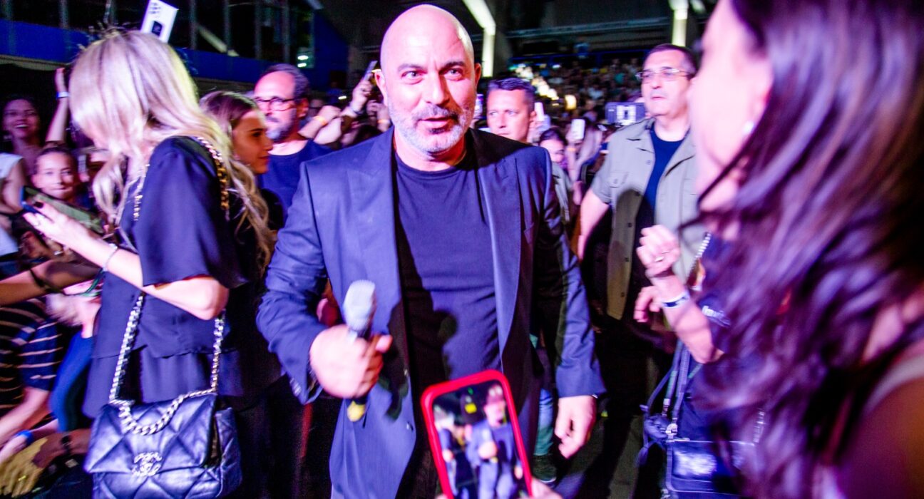 Estrela da série Fauda participa de talk show com Dan Stulbach em evento que lotou o Clube Hebraica Celebridades