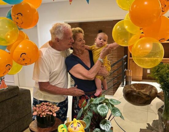 Aniversário de 6 meses Colunismo Social