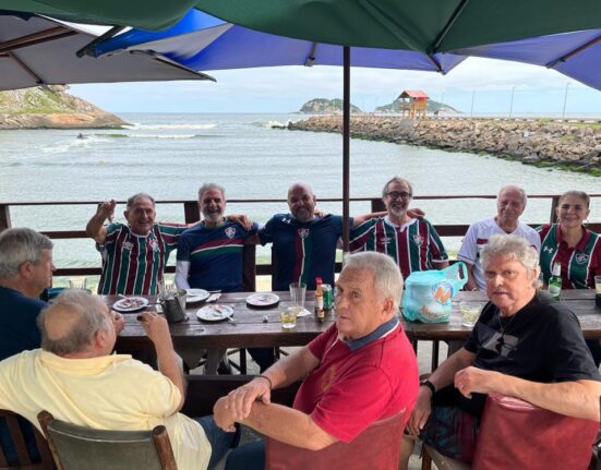 Pintassilgos e tricolores Colunismo Social