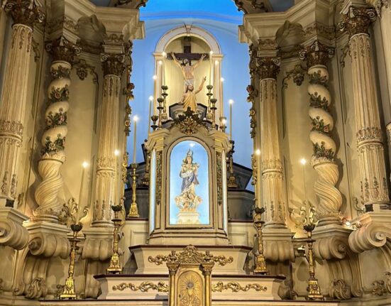 Reabertura em maio Colunismo Social