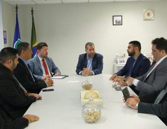 Tecnologia e Whatsapp Colunismo Social